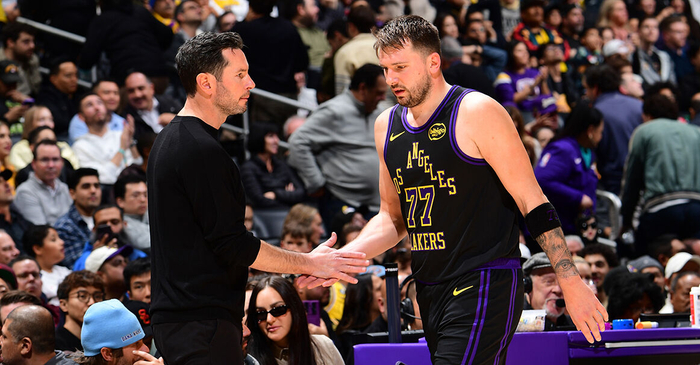 乐鱼体育-雷迪克：东契奇就像一台全速运转的引擎 热衷在场上创造机会|湖人|投篮|JJ-雷迪克|芝加哥公牛队|洛杉矶湖人队_新浪体育_新浪新闻